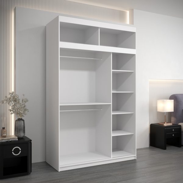 Kledingkast met bovenkast Het interieur van de kledingkast