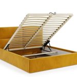 Lattenbodem op een houten frame