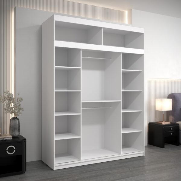 Kledingkast met bovenkast Het interieur van de kledingkast