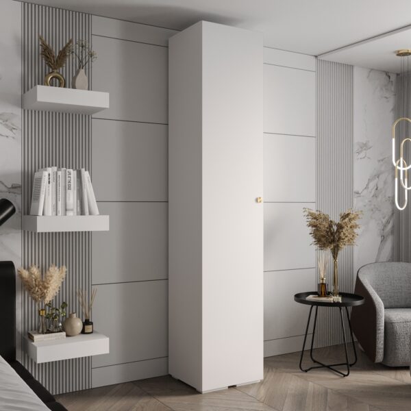 Kast met witte corpus, witte deuren en goude handgreep.