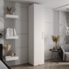 Kast met witte corpus, witte deuren en goude handgreep.